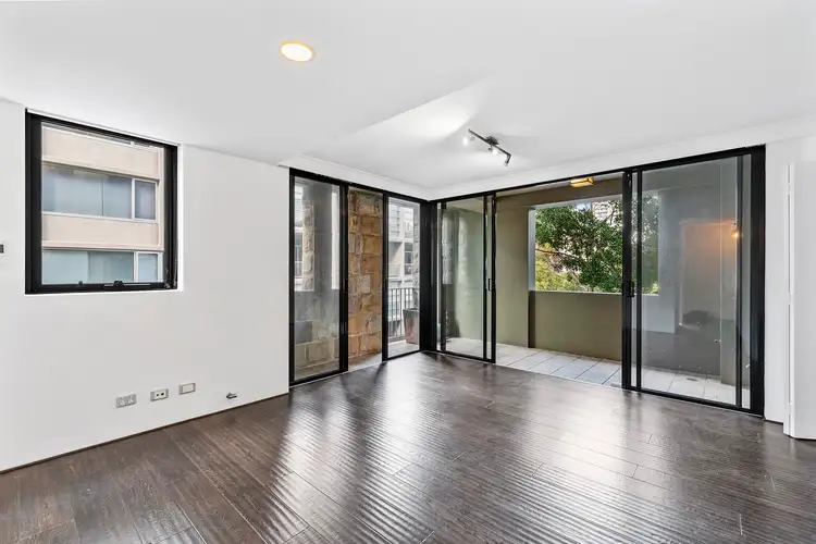 3/6 Cross Street