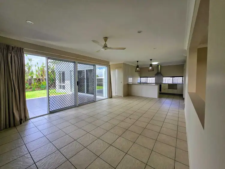 Sixth view of Homely house listing, 11 Fontwell Court, Mount Low QLD 4818