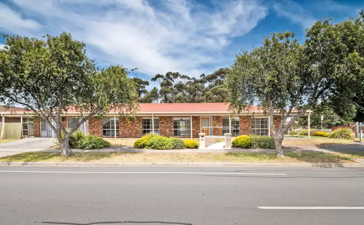 2 Glastonbury Drive