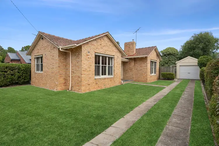 8 Garlick Avenue, Newtown VIC 3220