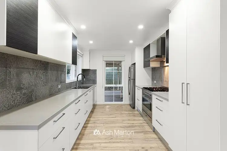 99 Quinns Parade, Mount Eliza VIC 3930