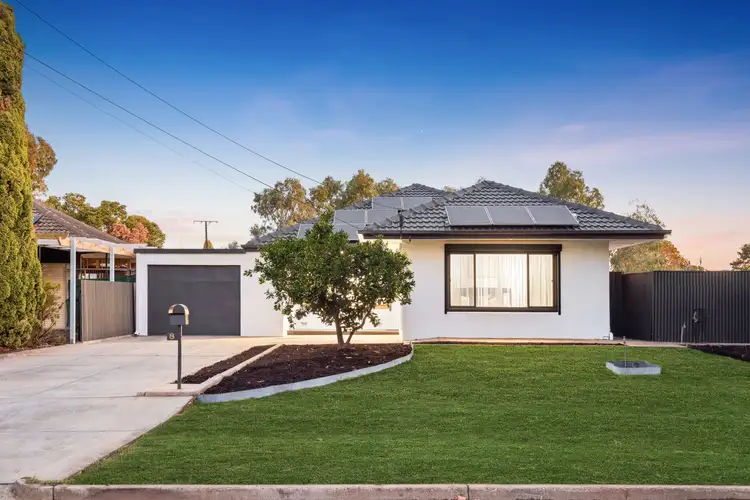 8 Hawthorn Crescent