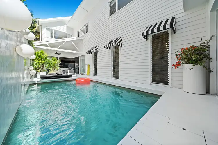 16 Sunbrite Avenue, Mermaid Beach QLD 4218