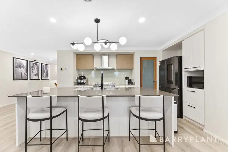 14 Quintino Walk, Clyde North VIC 3978