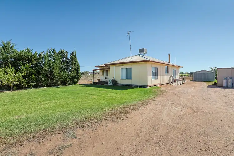 27 Ryan Road, Robinvale VIC 3549