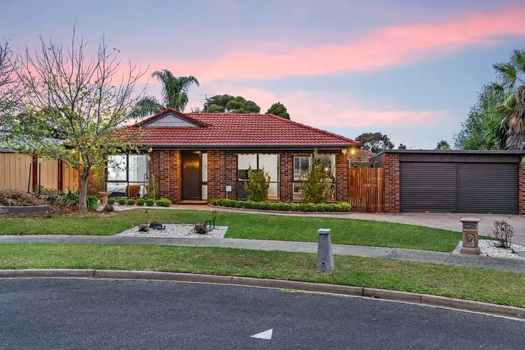 6 Innes Court, Taylors Lakes VIC 3038