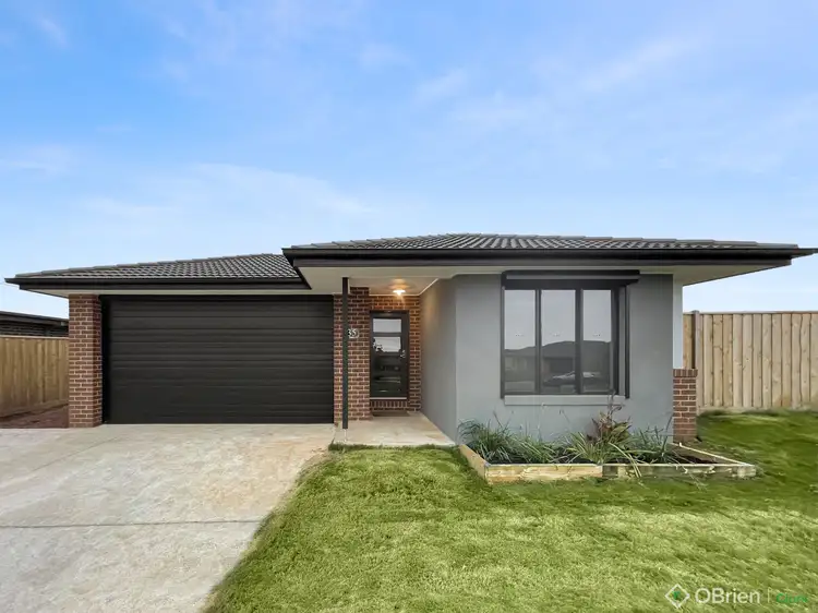 35 King Parrot Boulevard, Drouin VIC 3818