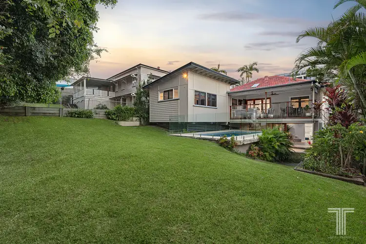 11 Park Street, Coorparoo QLD 4151