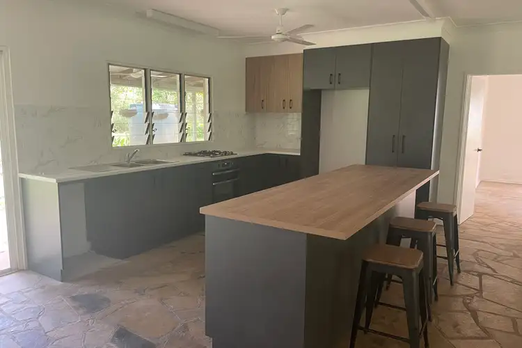 15 Wheewall Road, Livingstone NT 822