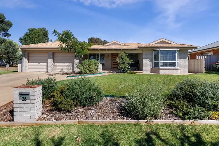 28 Yarrawah Crescent, Bourkelands NSW 2650