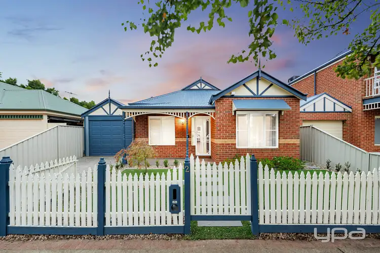 2 Risley Close, Caroline Springs VIC 3023