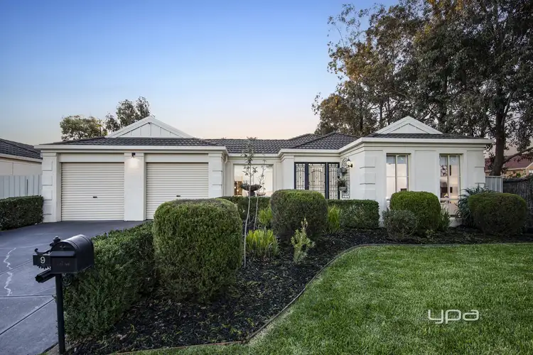 9 Loddon Close, Caroline Springs VIC 3023