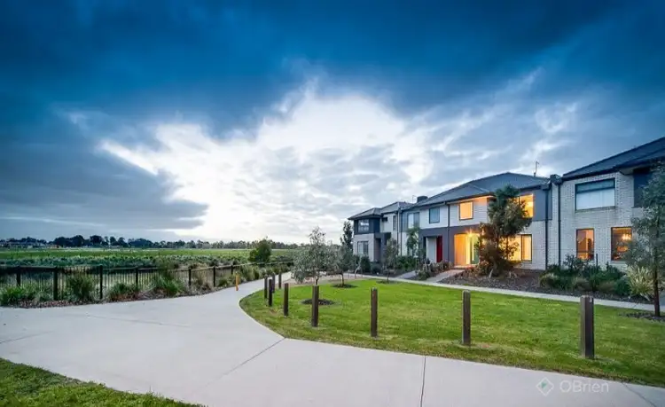 30 Murgese Circuit, Clyde North VIC 3978