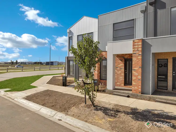 33 Cabo Circuit, Clyde North VIC 3978
