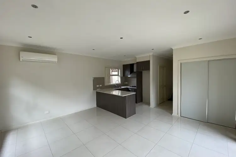 4/84-86 Henty Street, Reservoir VIC 3073