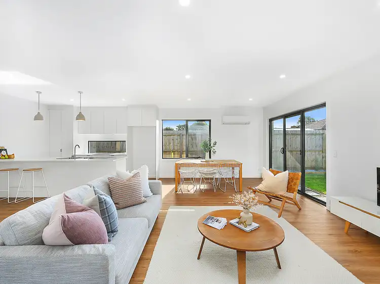 2/15 Fellmongers Road, Breakwater VIC 3219