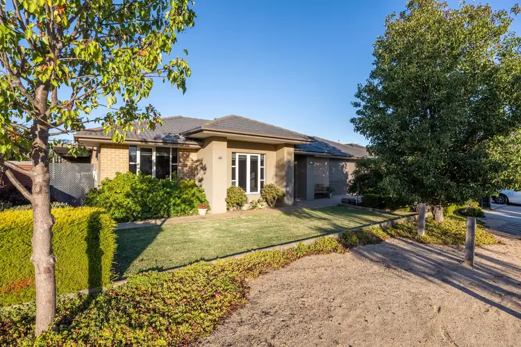 21 Woolwich Way, Taylors Hill VIC 3037