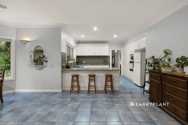 Fifth view of Homely house listing, 2 Robin Hood Way, Drouin VIC 3818