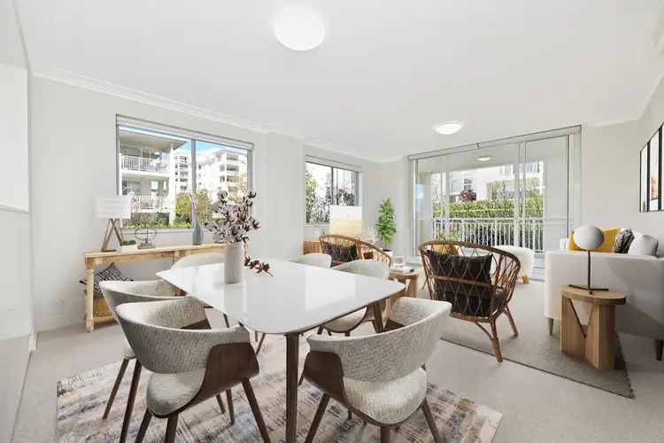 203/10 Peninsula Drive
