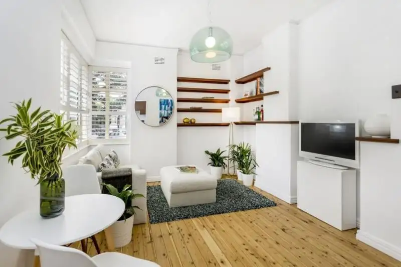 Main view of Homely unit listing, 5/94 Elizabeth Bay Road, Elizabeth Bay NSW 2011