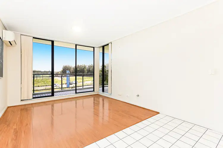 108/27 Bennelong Parkway