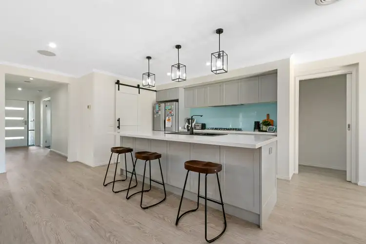 Sixth view of Homely house listing, 10 Leinster Avenue, Traralgon VIC 3844