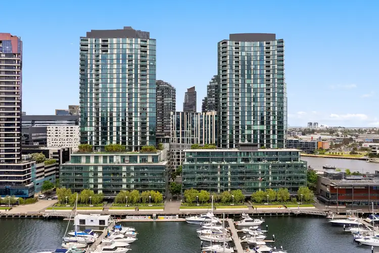 8F/8 Waterside Place, Docklands VIC 3008