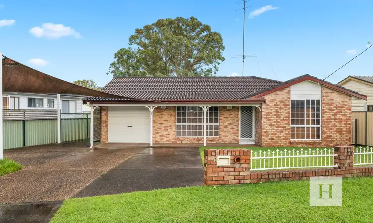 8 Spencer Road, Mannering Park NSW 2259