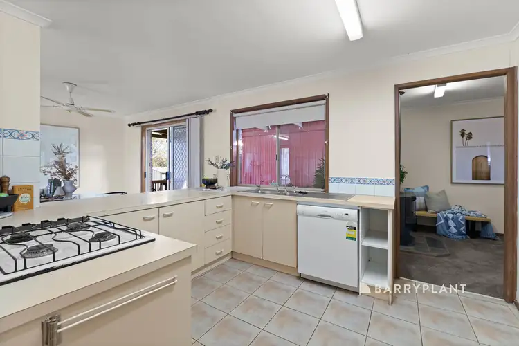 Fifth view of Homely house listing, 122 Duncan Drive, Pakenham VIC 3810