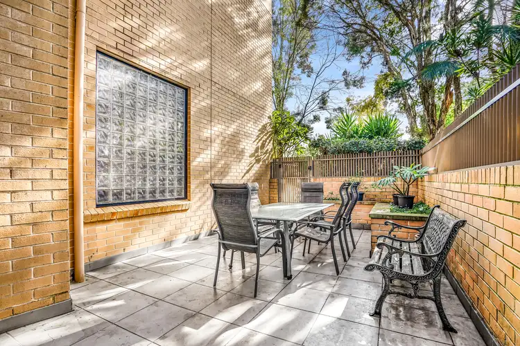 98/2-4 Purser Avenue