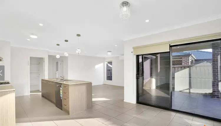 9 Sugarlea Street Street, Manor Lakes VIC 3024