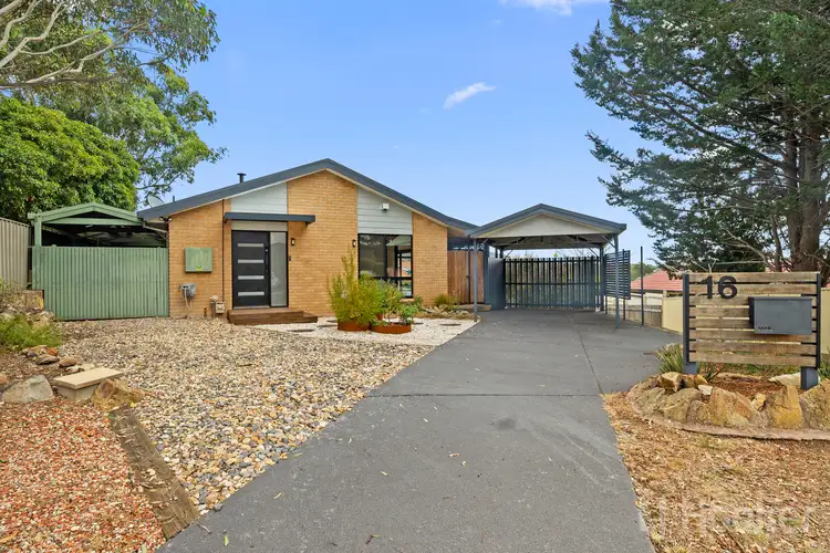16 Cantle Place