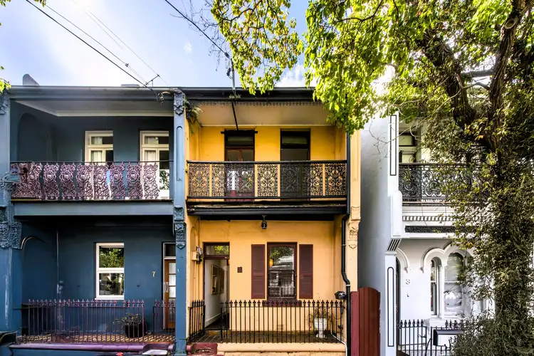 5 Darghan Street