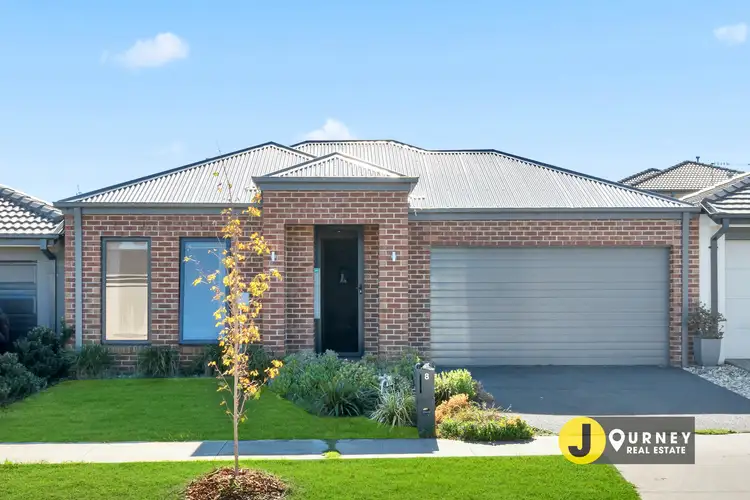 8 Madeira Drive, Clyde North VIC 3978