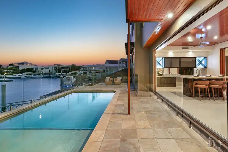 7 Royal Albert Crescent, Sovereign Islands QLD 4216