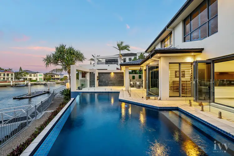 8 Kensington Mews, Sovereign Islands QLD 4216