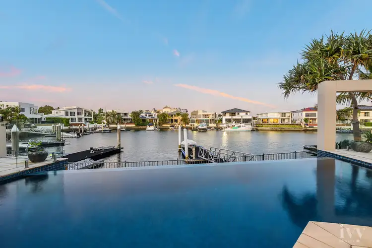 8 Kensington Mews, Sovereign Islands QLD 4216