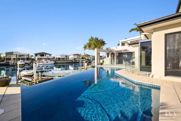 8 Kensington Mews, Sovereign Islands QLD 4216