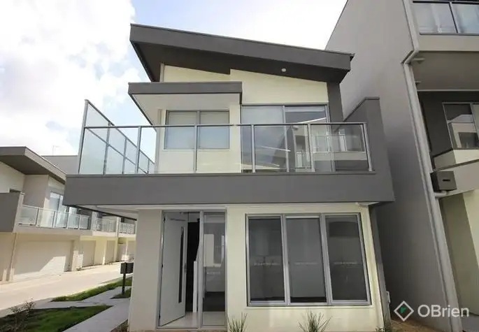 Main view of Homely townhouse listing, 2 Lofty Court, Officer VIC 3809