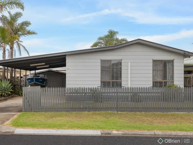8 Albany Road, Cowes VIC 3922