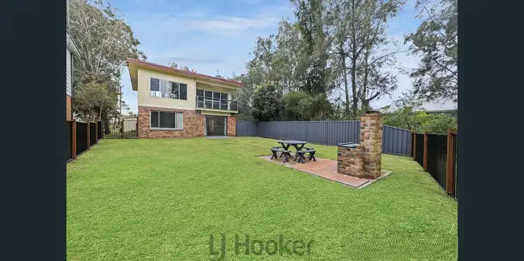2 Rhodes Parade, Windermere Park NSW 2264