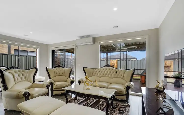 17 Miniata Way Way, Manor Lakes VIC 3024