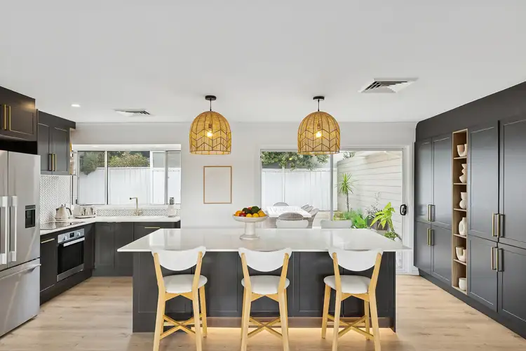 11/2 Chapman Crescent