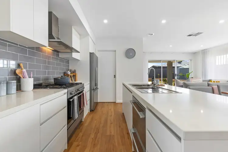 Fifth view of Homely house listing, 27 Cavan Grove, Alfredton VIC 3350