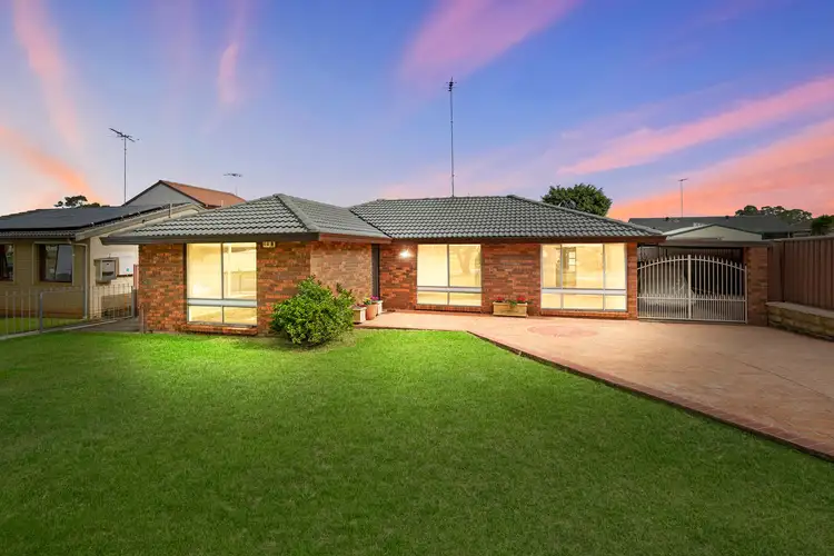 11 Dobell Circuit, St Clair NSW 2759