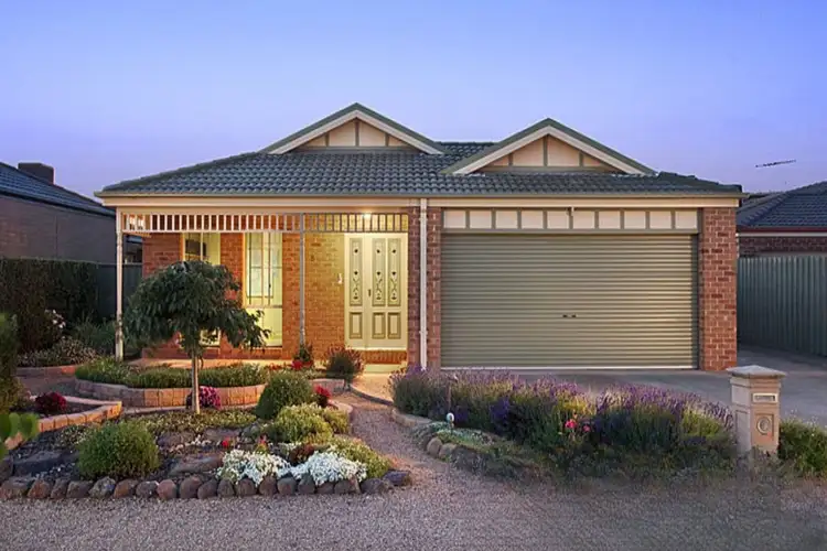 8 Yankos Drive, Werribee VIC 3030