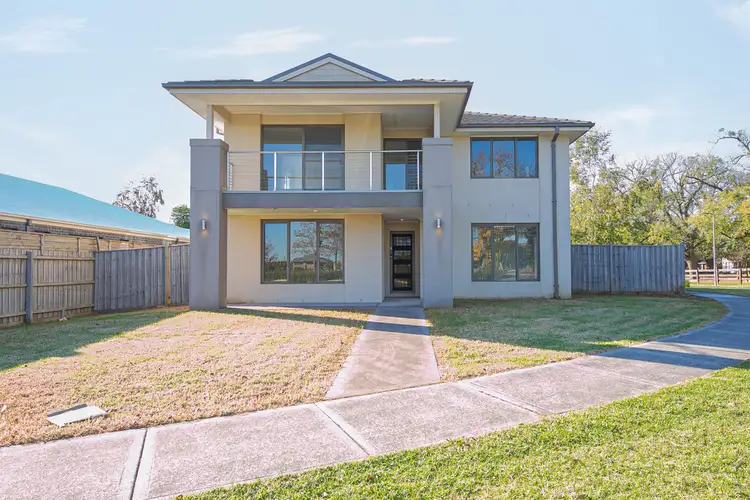13 Rossiter Retreat, Cranbourne North VIC 3977