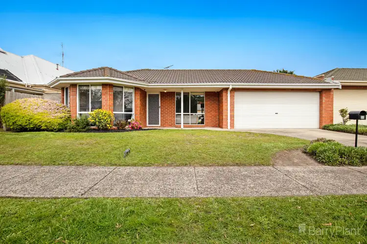32 Thomas Place, Pakenham VIC 3810