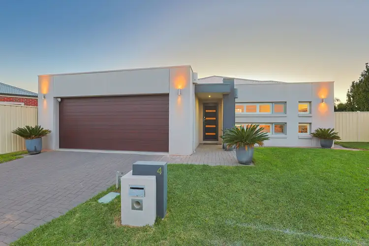4 Laguna Court