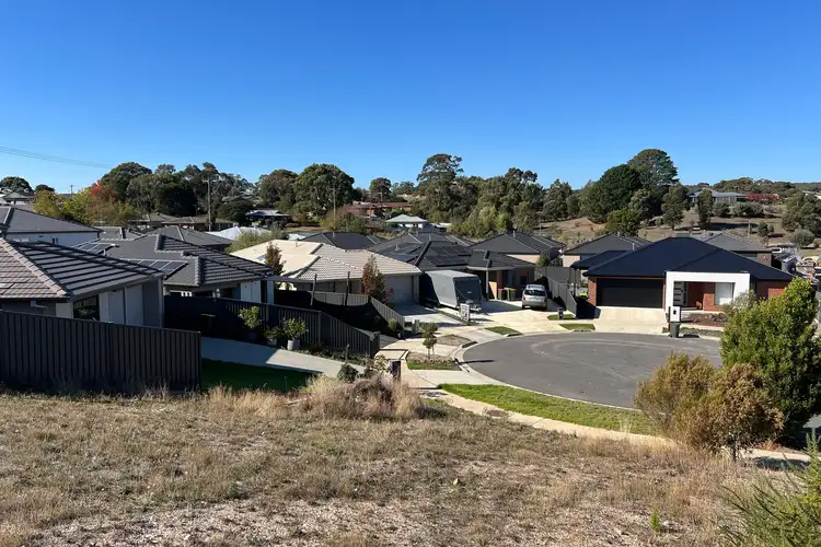 8 Cowley Court, Canadian VIC 3350